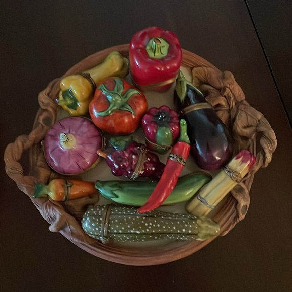 Hand painted Limoges Chili Pepper box - Picture 7 of 7